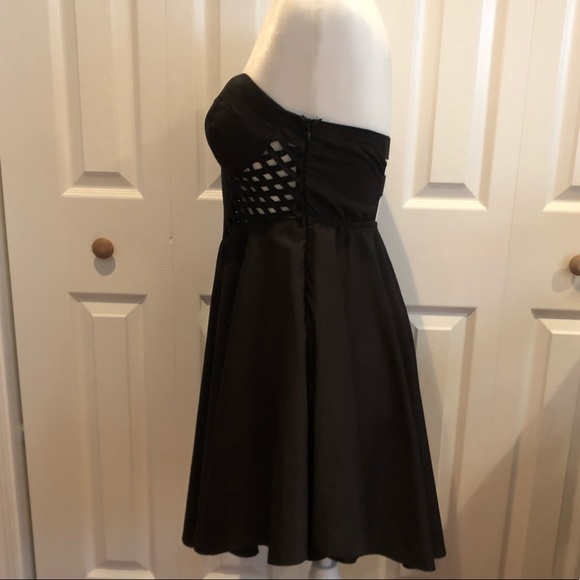 ***3/$15 📦*** Black Strapless Dress - Picture 2 of 4